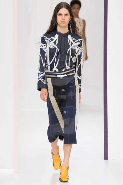 Look 24
